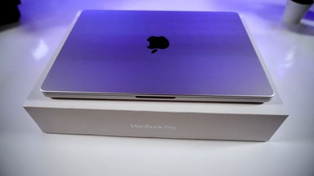 MacBook Pro 14” 2021 (M1 Max) Unboxing & Start UP | 4K смотреть онлайн