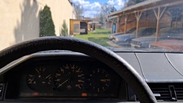 Mercedes Benz W124 250D cold start смотреть онлайн