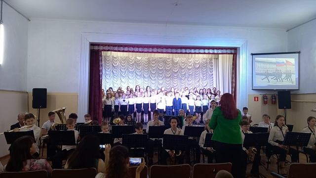 Детский духовой оркестр "Камертон" и хор ДШИ г. Кореновска - Служить России смотреть онлайн