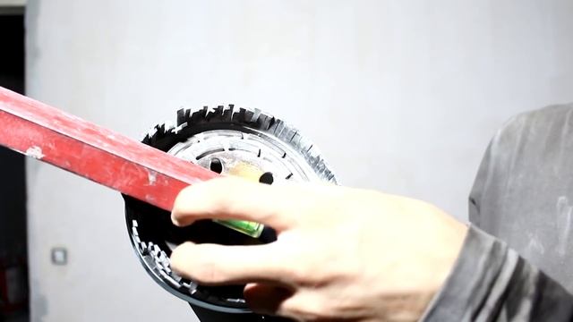 Как запилить углы под 45 градусов болгаркой без пыли, своими руками. Заусовка. Заусовка плитки. смотреть онлайн