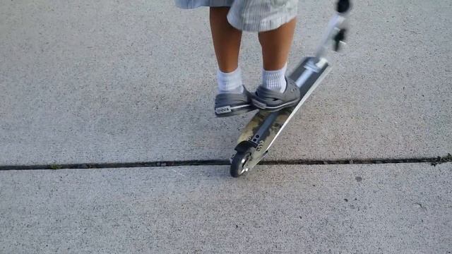 How to do a 180 on your scooter. смотреть онлайн