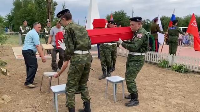 Перезахоронение останков солдат, павших в ВОВ