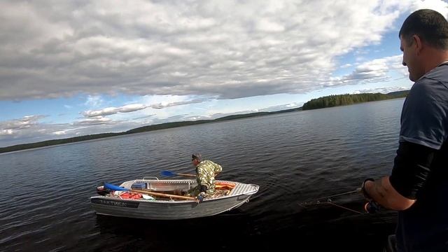 Окунь продолжает удивлять! Уловим рыбного трофея? смотреть онлайн