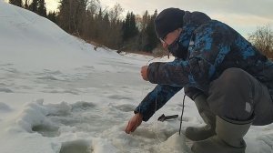 Косынка, экран, телевизор. Зимняя рыбалка 2023