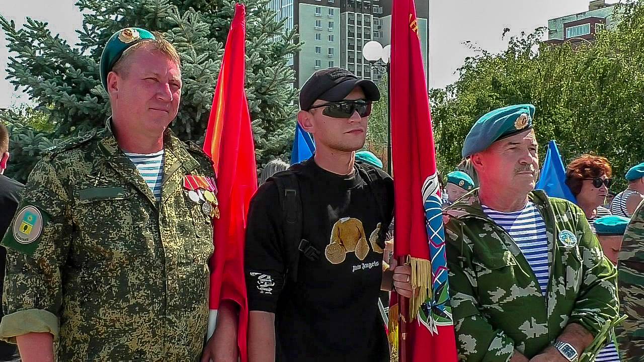 Волжане отмечают День ВДВ смотреть онлайн