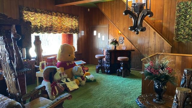 GRACELAND THE HOME OF ELVIS PRESLEY | Memphis, Tenn | Full Tour, Behind the Scenes & Fun Facts смотреть онлайн