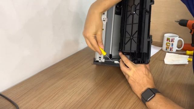 HP1102w Desmontando Para Fazer Um Limpeza