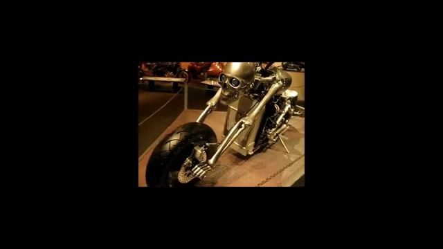 Супер байк на выставке(Напоминает чужого) смотреть онлайн