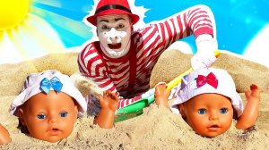 Куклы БЕБИ БОН потерялись в Песочнице! Весёлые игры прятки. Пупсики Baby Born в видео для детей