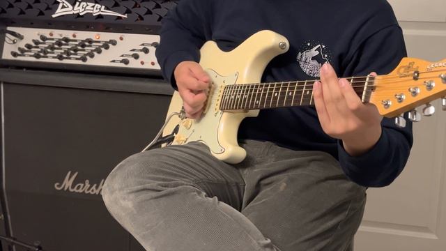 G&L Legacy USA Reverse Headstock Pearl White Guitar Unboxing and Tone Test Demo смотреть онлайн