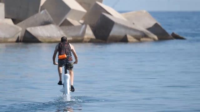 Pruebo la BICICLETA ACUATICA (Manta 5 hydrofoiler) CICLISMO sobre el AGUA ? смотреть онлайн