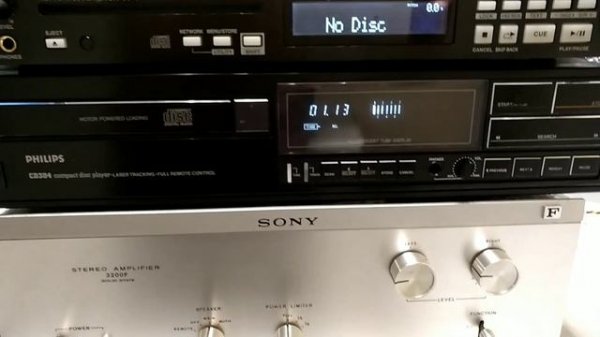 Philips CD-304 cd player vs Denon DN-C640 cd player