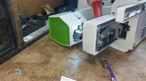 Швейная машинка  PFAFF 140 S петляет снизу