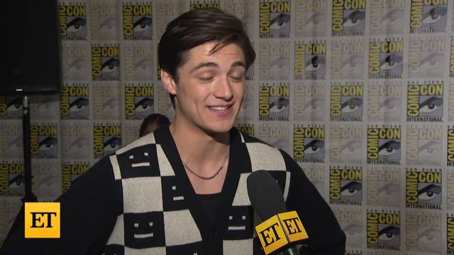 Comic-Con 2022: Asher Angel on Possible Jack Dylan Grazer COLLAB (Exclusive) смотреть онлайн