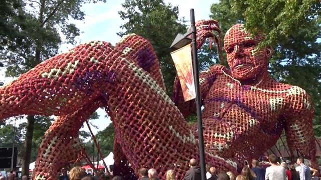 Netherlands: Zundert Flower Parade 2017 – Part One смотреть онлайн