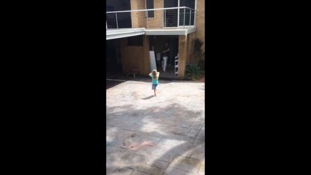 Ryan & Zoe's Lemonade Stand смотреть онлайн