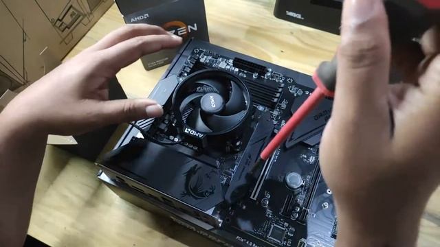 How to Install AMD CPU and Stock Cooler to MSI MPG B550 Motherboard смотреть онлайн