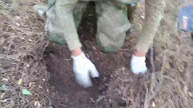 Нашпигованная осколками земля