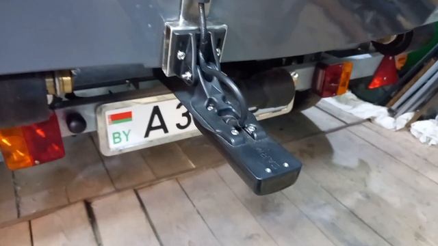 Установка эхолота и датчика эхолота на пластиковую лодку.