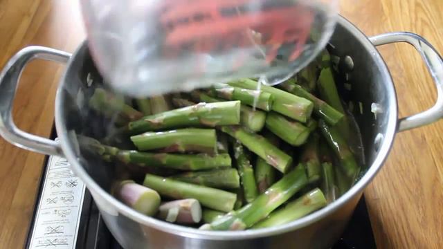Asparagus Soup topped with a Poached Egg | Body Transformation Centre Loughborough смотреть онлайн
