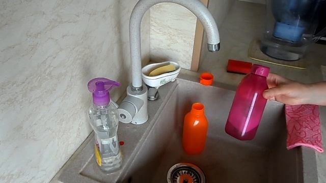 Как помыть эко-бутылки Tupperware без специальной щетки? Очень просто ! -) смотреть онлайн
