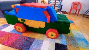 Что можно сделать из детского  конструктора ( Блочный пластмассовый конструктор) Машина из 1300 д.?