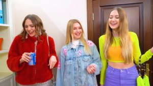 Бедная Студентка vs Богатая Студентка | Первый День Нищей в Новой Богатой Школе