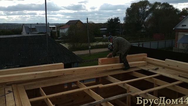 Как собирается дом из бруса. Тёплый угол. Ласточкин хвост. смотреть онлайн