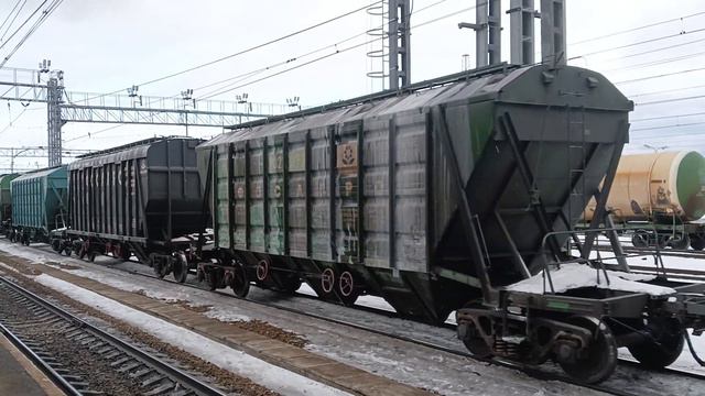 ВЛ10У-577 грузовой поезд Вокзал Мга смотреть онлайн