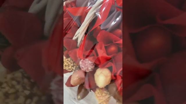 Корзина клубники в шоколаде. 150 шт ? смотреть онлайн