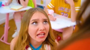 Бедная Чирлидерша VS Богатая Чирлидерша | Богатая Стала Бедной на 24 Часа