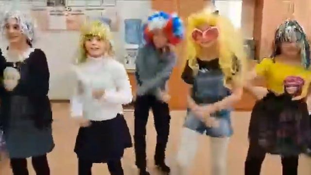 Я люблю это видео ребята подписывайтесь на канал ставьте лайки и никогда не ставьте мне дизлайки ни смотреть онлайн