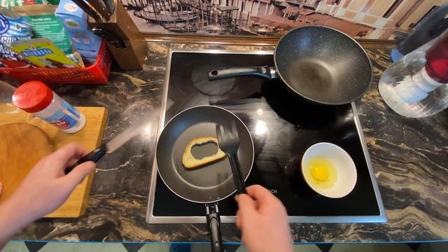 Яичница в хлебе. Царский завтрак из ничего. смотреть онлайн