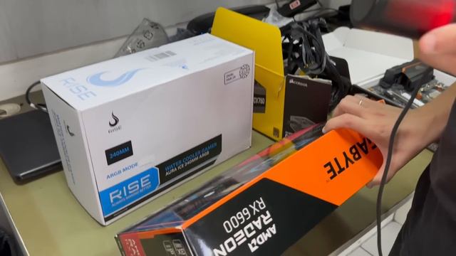 ESSE PC GAMER VIAJOU + DE 200K P/ CHEGAR NA TJGAMING смотреть онлайн