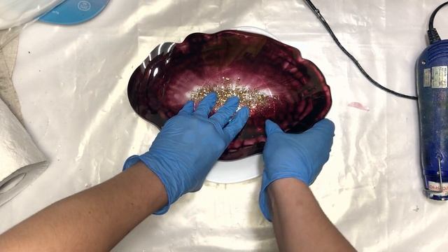 Новогоднее блюдо из эпоксидной смолы с декором. смотреть онлайн