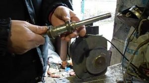 Как проточить подшипник без токарного станка !!