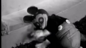 смотрю микимауса кот играет на музыкальном инструменьте а мики танцует