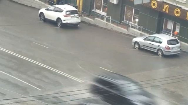 Ливни в Кирове смывают остатки цивилизации смотреть онлайн