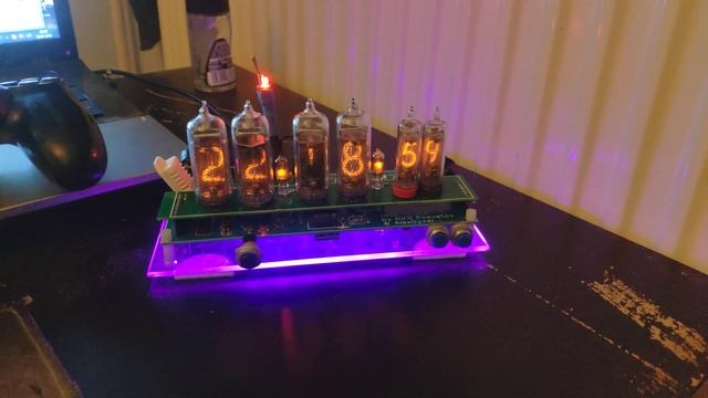 Nixie clock по схеме AlexGyver ламповые часы первой версии демонстрация работы смотреть онлайн