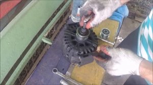 Замена обгонной муфты генератора.