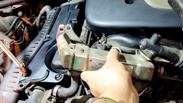 Замена основного термостата, термостата ЕГР и передней ступицы BMW E60(61) M57D30 смотреть онлайн