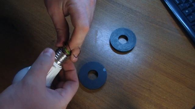 Бесплатное электричество из медной проволоки и магнита. Free Energy generator. смотреть онлайн