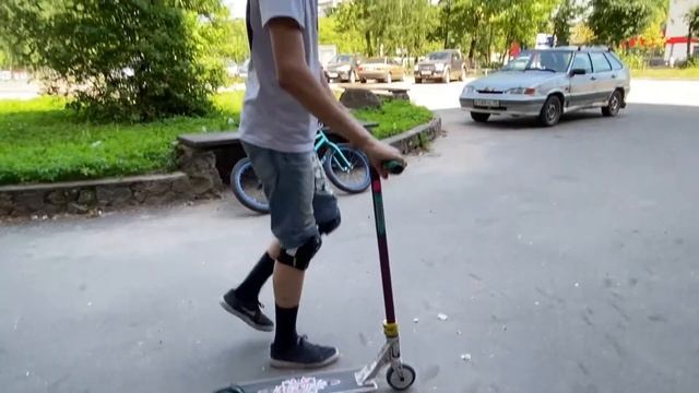 Обучение випу на самокате/How to whip смотреть онлайн