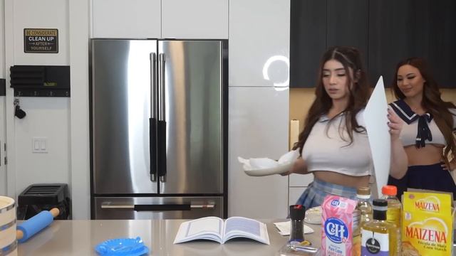 Cosplay Girls Make Anime Food in Real Life! смотреть онлайн