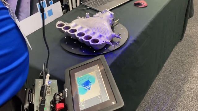 Digitize Designs Engineer Demos SCANTECH SimScan handheld 3D Scanner at 2023 Innovation Conference смотреть онлайн