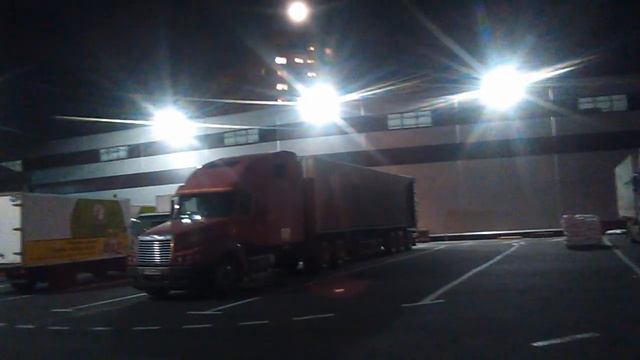 Как светят 100 Ваттные светодиодные прожекторы смотреть онлайн