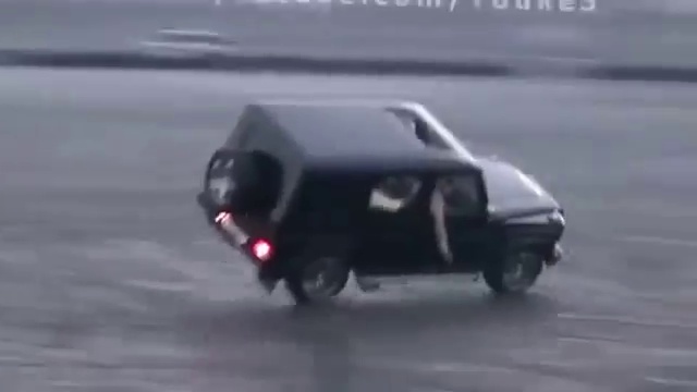 Mercedes Benz G Klass--Gелик отжигает