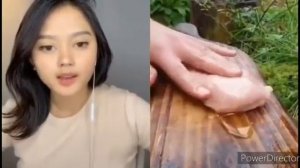 Реакция девушек на видео  с разделкой куриной филе