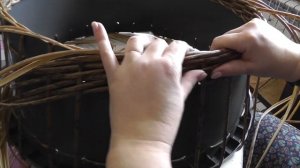 ПЛЕТЕНИЕ ИЗ ИСКУССТВЕННОГО РОТАНГА. Простой валик через три стойки
