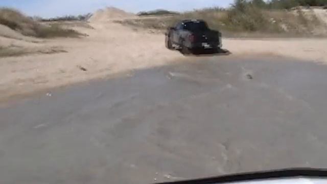 Off Road with 1997 GMC and 2011 Ford Raptor смотреть онлайн